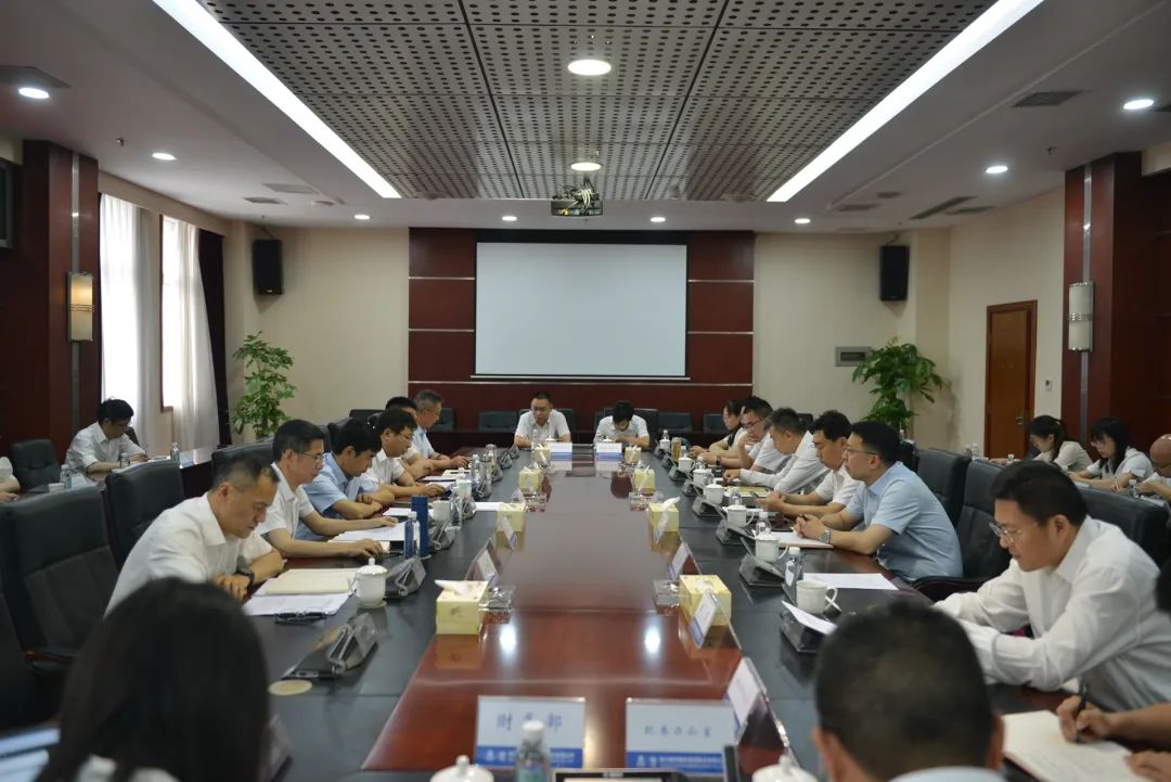 四川路橋黨委召開(kāi)2024年四川路橋黨委第三次理論學(xué)習(xí)中心組（擴(kuò)大）學(xué)習(xí)會(huì)議暨黨紀(jì)學(xué)習(xí)教育第二次專(zhuān)題學(xué)習(xí)會(huì)